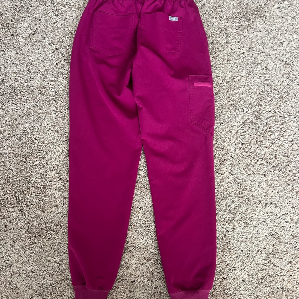 Figs Scrub Set - Berry - XS Top XS Bottom - Picture 3 of 6